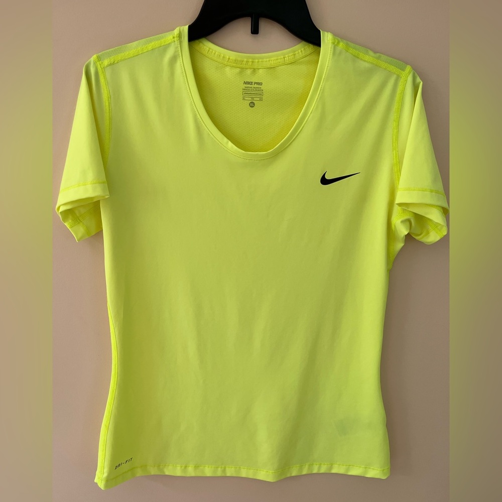 Women’s Nike Pro XL running/walking/biking short sleeve shirt